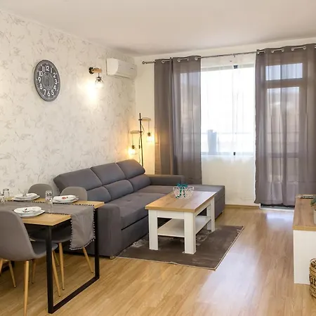 Bright 1-bedroom Flat With Balcony In By Flat Mаnager Apartment *