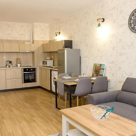 Apartmán Bright 1-bedroom Flat With Balcony In By Flat Mаnager *