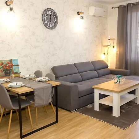 Bright 1-bedroom Flat With Balcony In By Flat Mаnager Apartmán